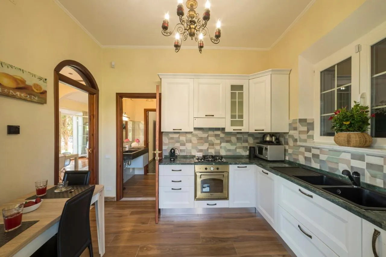 Piombino Apartments - Villa Pari