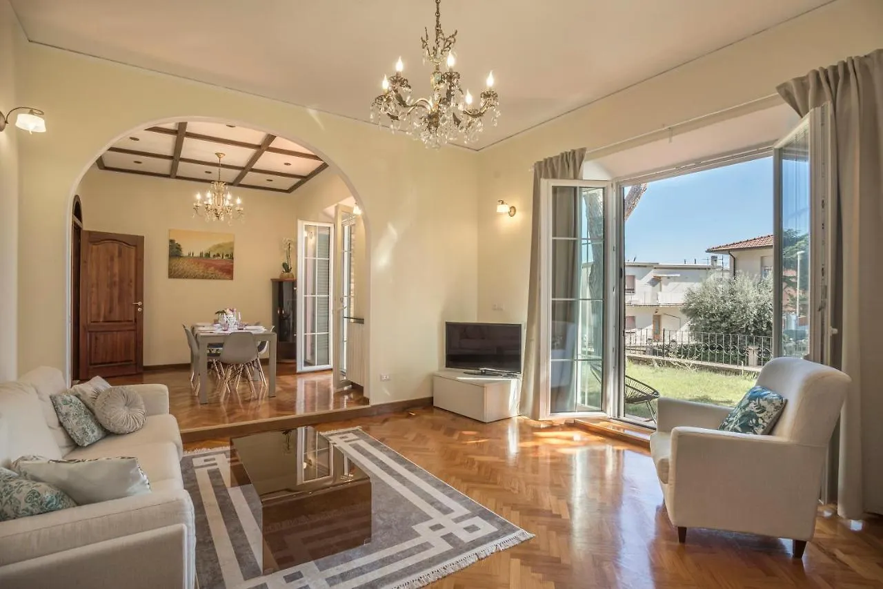 Piombino Apartments - Villa Pari