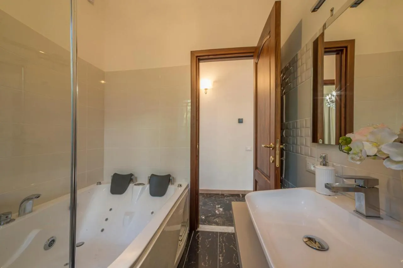 Piombino Apartments - Villa Pari