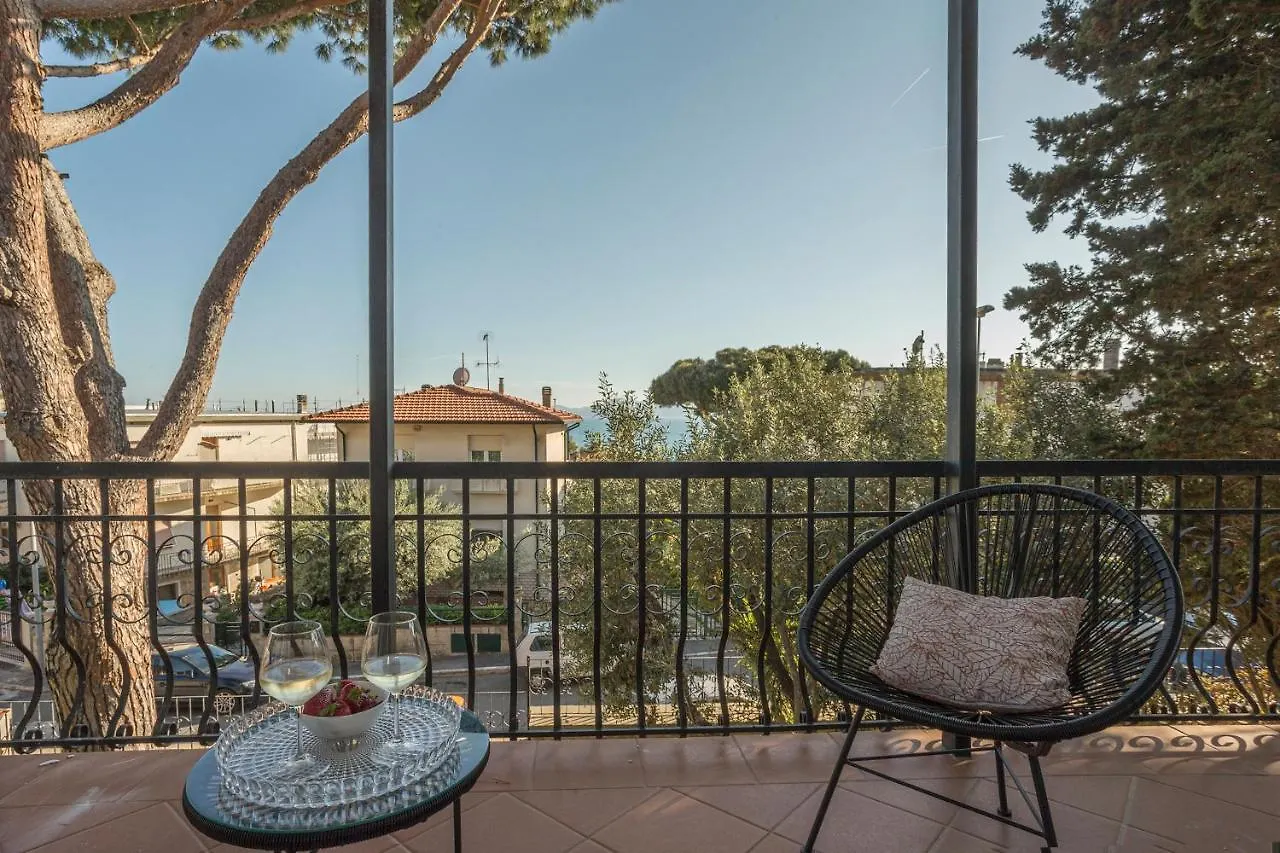 Piombino Apartments - Villa Pari 0*,  Italy