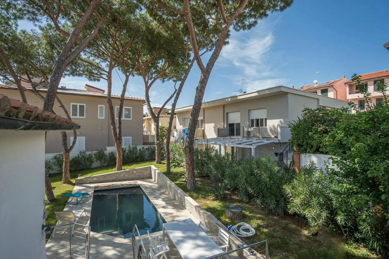 Piombino Apartments - Villa Pari 0*,  Italy