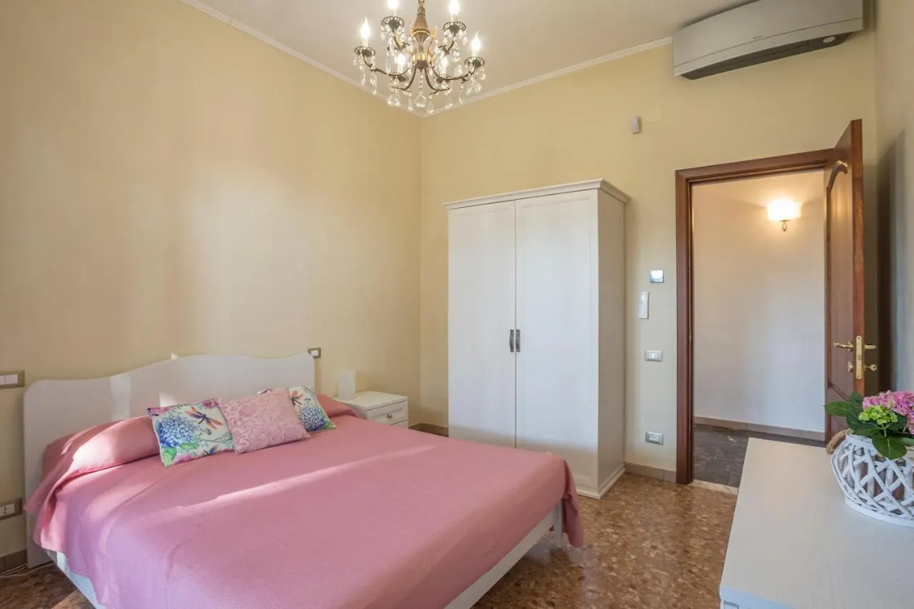 Piombino Apartments - Villa Pari 0*,