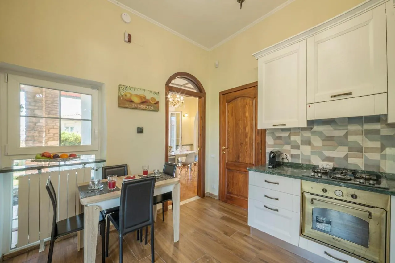 Piombino Apartments - Villa Pari